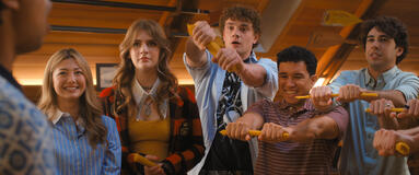 (S-D) Miku Martineau come  Teagan Tao, Olga Petsa come Juliet Morny, Vincent Muller come  Damon Quaid, Jarrett Carlington come Crab Catcher e Riley Davis come Noah Bainbridge in Crew Girl 1x04