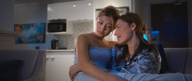 (S-D) Miku Martineau come Teagan Tao e Jessica Paré come Ella Tao in Crew Girl 1x04