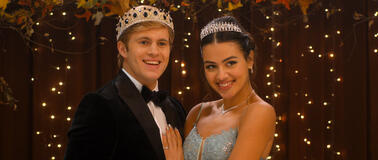 (S-D) Sam Braun come Josh Regis e Sage Linder come Britney Garner in Crew Girl 1x05