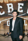 Kyle Clark sul red carpet di Crew Girl