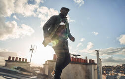 Omar Sy sul set di Lupin - Stagione 1