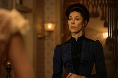 Rebecca Hall come Abby Borden in Monster: La storia di Lizzie Borden 1x01