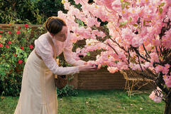 Ella Beatty come Lizzie Borden in Monster: La storia di Lizzie Borden 1x01