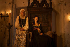 Vicky Krieps come Elizabetta Bathory in Monster: La storia di Lizzie Borden 1x01