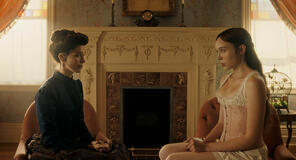 (S-D) Rebecca Hall come Abby Borden, Ella Beatty come Lizzie Borden in Monster: La storia di Lizzie Borden 1x01
