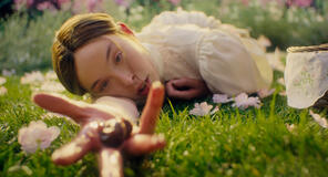 Ella Beatty come Lizzie Borden in Monster: La storia di Lizzie Borden 1x01