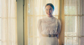 Ella Beatty come Lizzie Borden in Monster: La storia di Lizzie Borden 1x01