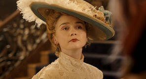 Jessica Barden come Nance O'Neil in Monster: La storia di Lizzie Borden 1x02
