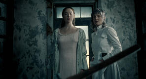 (S-D) Ella Beatty come Lizzie Borden, Vicky Krieps come Maggie Sullivan in Monster: La storia di Lizzie Borden 1x02