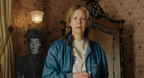 Sarah Paulson come Aileen Wuornos in Monster: La storia di Lizzie Borden 1x06