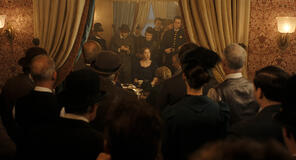Ella Beatty come Lizzie Borden in Monster: La storia di Lizzie Borden 1x06