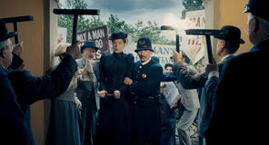 Ella Beatty come Lizzie Borden in Monster: La storia di Lizzie Borden 1x06