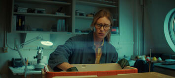 Mackenzie Davis come Fonda Lee in Below 1x01
