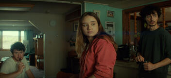 (S-D) Rohan Campbell come Jay Penney, Ruby Stokes come Mary, e Kaleb Horn come Noah in Below 1x02
