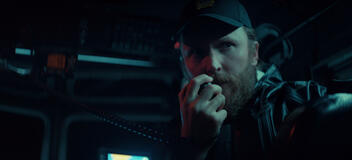 Joshua Close come Officer Jackson Noteworthy in Below 1x02