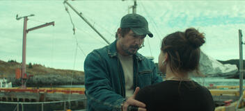 (S-D) Josh Hartnett come Calvin e Ruby Stokes come Mary in Below 1x03