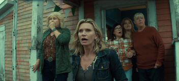 (S-D) Mary Walsh come Linda e Natasha Henstridge come Jan Hickey in Below 1x04