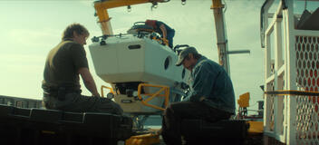 (S-D) David Wenham come Steve e Josh Hartnett come Calvin in Below 1x04