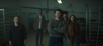 (S-D) Willow Kean come Ruth, Matthew Worku come Mo, Rohan Campbell come Jay Penney, Kaleb Horn come Noah, e Ruby Stokes come Mary in Below 1x06
