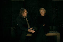 Sir Gary Oldman e Kristin Scott Thomas in Slow Horses 6x03