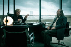 Kristin Scott Thomas e Sir Gary Oldman in Slow Horses 6x05