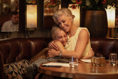 Juno Temple e Hannah Waddingham in Ted Lasso 4x09