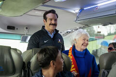 Jason Sudeikis e Annette Badland in Ted Lasso 4x09