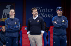 Tanya Reynolds, Jason Sudeikis e Brendan Hunt in Ted Lasso 4x10