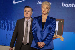Jeremy Swift e Hannah Waddingham in Ted Lasso 4x10