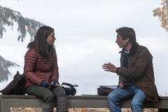 France Haugen (Mikey Madison) e Jeff Horwitz (Jeremy Allen White) in The Social Reckoning