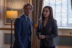 Jeff Horwitz (Jeremy Allen White) e Frances Haugen (Mikey Madison) in The Social Reckoning