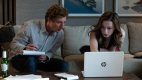 Jeff Horwitz (Jeremy Allen White) e Frances Haugen (Mikey Madison) in The Social Reckoning