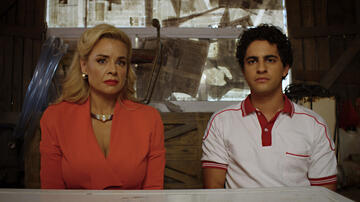 Jessica Collins e Enrique Arrizon in Acapulco 2x07
