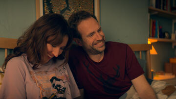 Esther Smith e Rafe Spall in Trying 3x05