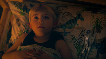 Mickey McAnulty in Trying 3x07