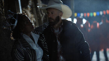 Crystal Fox e Aaron Roman Weiner in Il premio del destino 1x10