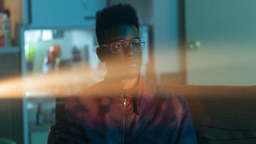 Luke James in Them - Loro 2x04