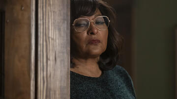 Pam Grier in Them - Loro 2x07