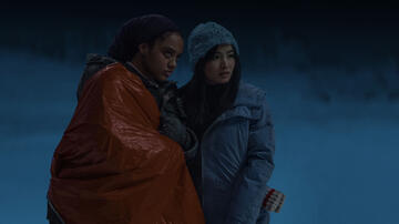 Kiersey Clemons e Anna Sawai in Monarch: Legacy of Monsters 1x04