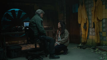Kurt Russell e Anna Sawai in Monarch: Legacy of Monsters 1x08