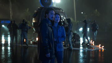 Takehiro Hira e Mari Yamamoto in Monarch: Legacy of Monsters 1x10