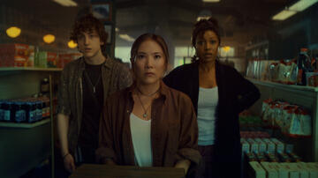 Ally Maki, Sammy Fourlas e Gabrielle Dennis in Il premio del destino 2x02