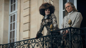Jeanne Balibar e Michael Douglas in Benjamin Franklin 1x07