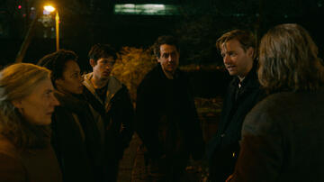 Gary Oldman, Jack Lowden, Dustin Demri-Burns, Christopher Chung, Rosalind Eleazar e Saskia Reeves in Slow Horses 1x05