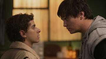 Emmanuel Restrepo come Camilo Granados, Ángelo Valotta come Quinones in La Primera Vez 2x02