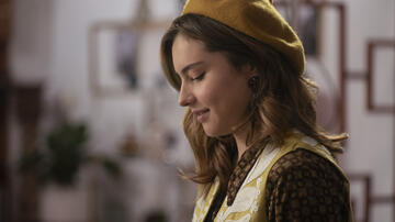 Francisca Estevez come Eva Samper in La Primera Vez 2x03