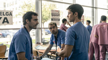 Borja Luna come Nestor, Xoàn Fórneas come Quique, Manu Ríos come Biel in Respira 1x04