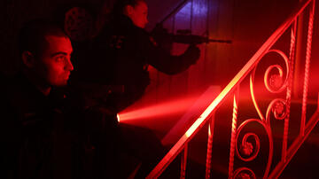 (S-D) Benjamin Levy Aguilar come Dante Torres, Tracy Spiridakos come Hailey Upton in Chicago P.D. 11x10