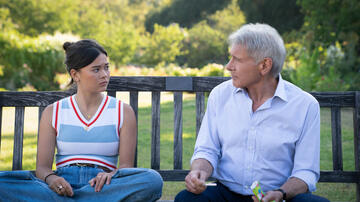 Lukita Maxwell e Harrison Ford in Shrinking 1x08