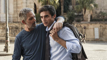 Giuseppe Fiorello (Fabrizio Corsaro) e Paolo Briguglia (Roberto Corsaro) in I Fratelli Corsaro - Prima puntata